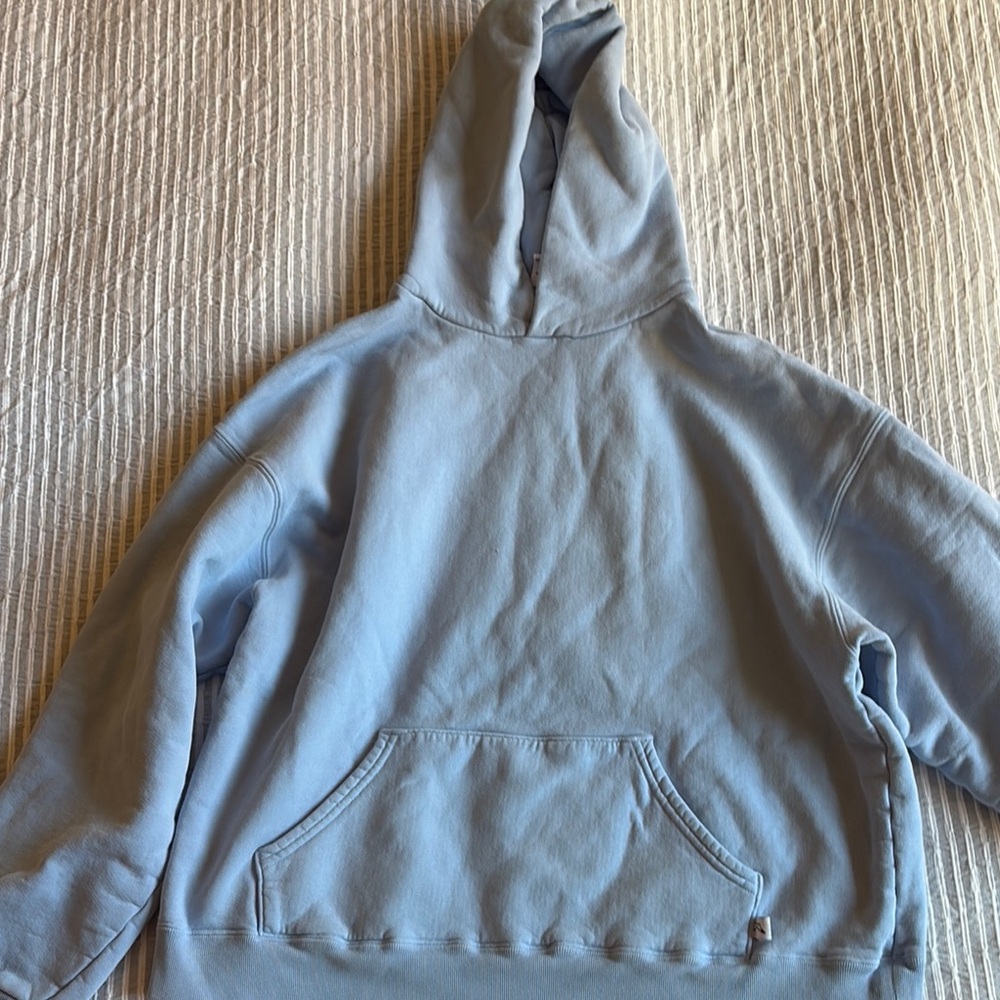 Akimbo club hoodie